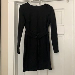 BLACK FORM FITTED DRESS WITH BELT